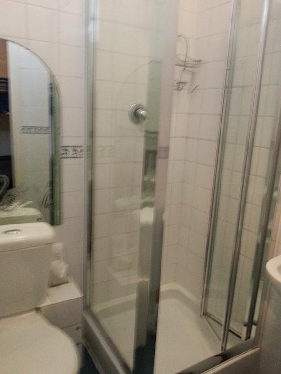 Strides Hotel Μπλάκπουλ Δωμάτιο φωτογραφία